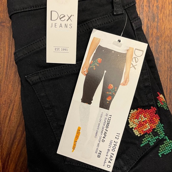 DEX Embroidered cropped skinny Jeans - Picture 4 of 5